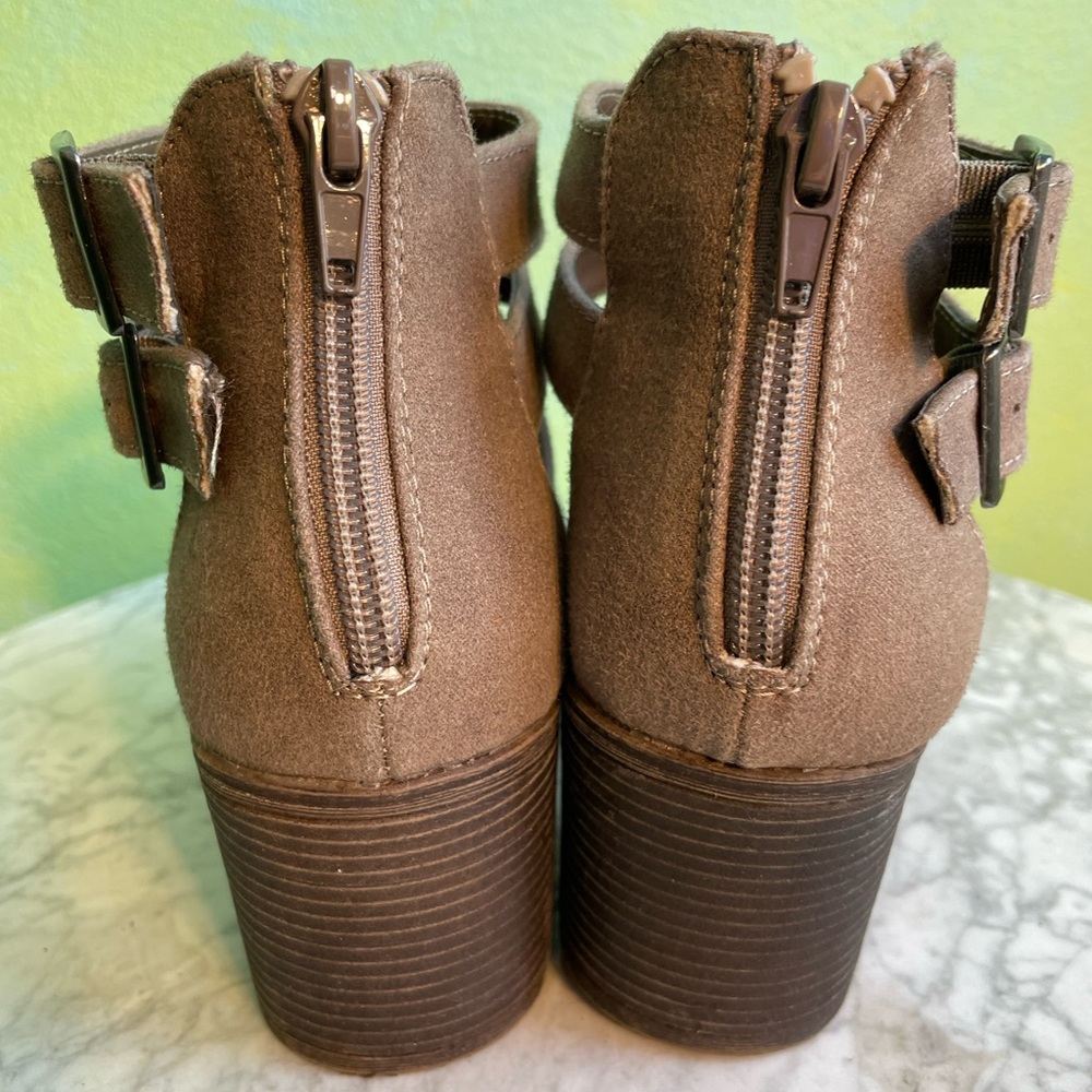 Rampage Embossed Taupe Sandals - Picture 6 of 8